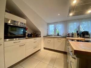 Elegante DG-Wohnung mit Einbauküche und Balkon - Wohnen mit Anspruch – 70565 Stuttgart – Vorschaubild 5
