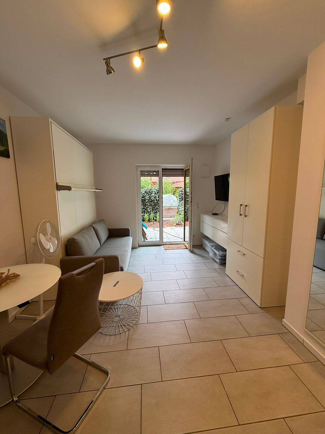Stilvolle 1-Zimmer-Terrassenwohnung - voll möbliert