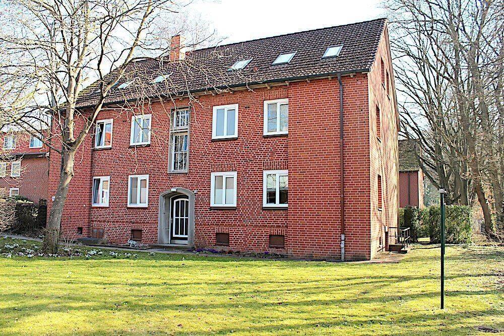 Ruhige vermietete Eigentumswohnung mit Balkon und viel Tageslicht nahe dem Center, der Fußgängerzone und dem Bahnhof