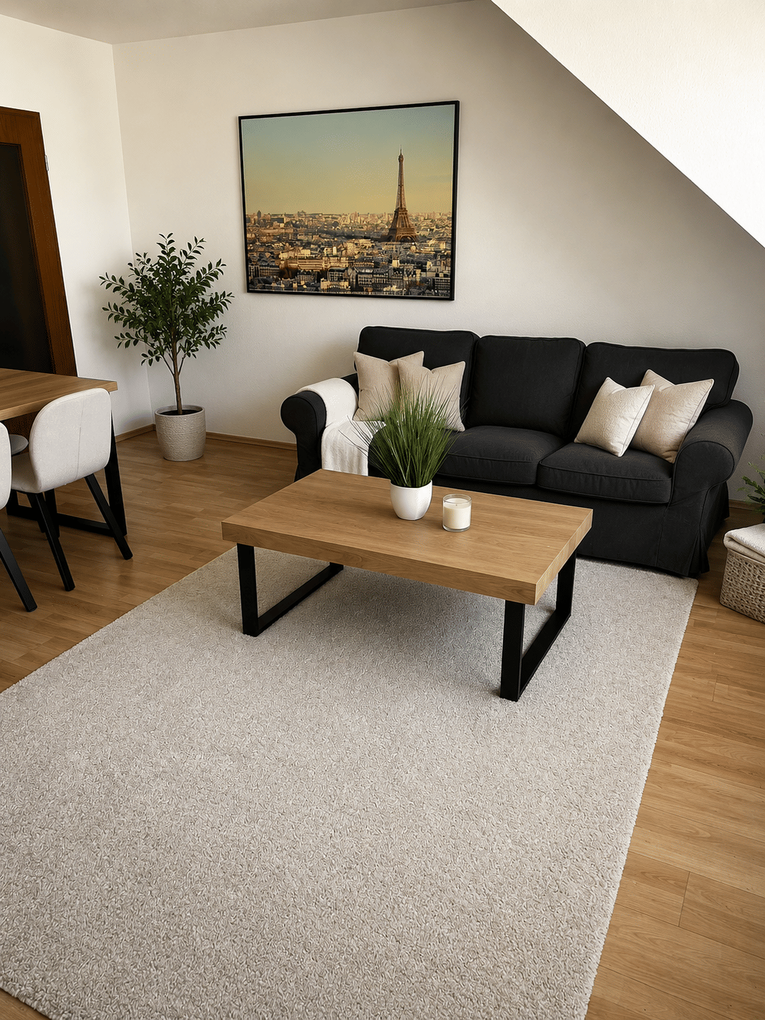 Zentraler geht es nicht ! Möblierte 2 Raum Wohnung im Herzen von Duisburg