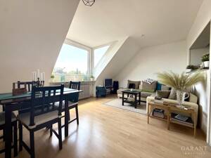 Sonnige Dachgeschosswohnung mit besonderem Flair – 81375 München – Vorschaubild 2