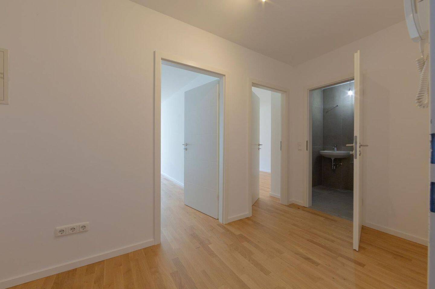 Charmante, neu renovierte Gartenwohnung mit 55? Wohnfläche in München-Freimann - ab sofort! – München – Bild 1 von 9