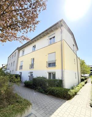 **3-ZIMMER-WOHNUNG MIT - DUSCHBAD EN SUITE UND DACHTERRASSE**