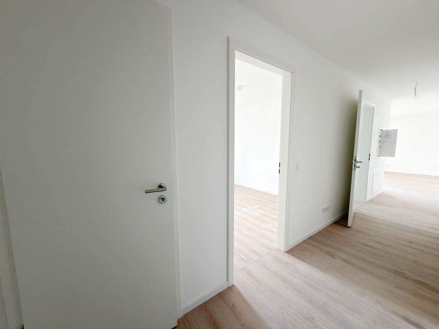 Exklusive 2-Zimmer-Neubauwohnung mit hochwertiger Ausstattung ~ Erstbezug ~ Tiefgarage ~ Aufzug ~ Sofortbezug – Nürnberg – Vorschaubild 3