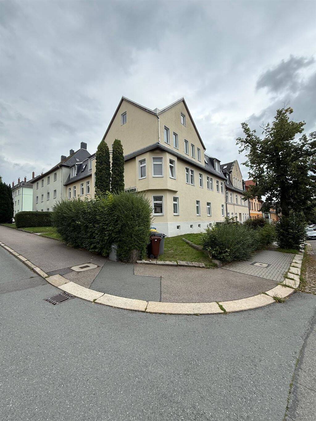 Großes MFH mit viel Potential in guter und ruhiger Lage! – Chemnitz – Vorschaubild 2