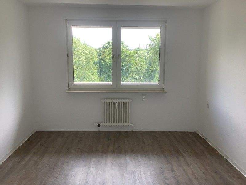 Hier lässt es sich aushalten: günstige 3-Zimmer-Wohnung in einer grünen Wohnanlage – Kassel – Vorschaubild 4