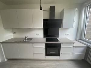 Top Lage in Heerdt - Top Wohnung - sehr gut geschnittene 4-Zimmer Wohnung - neue Küche – 40549 Düsseldorf – Vorschaubild 3