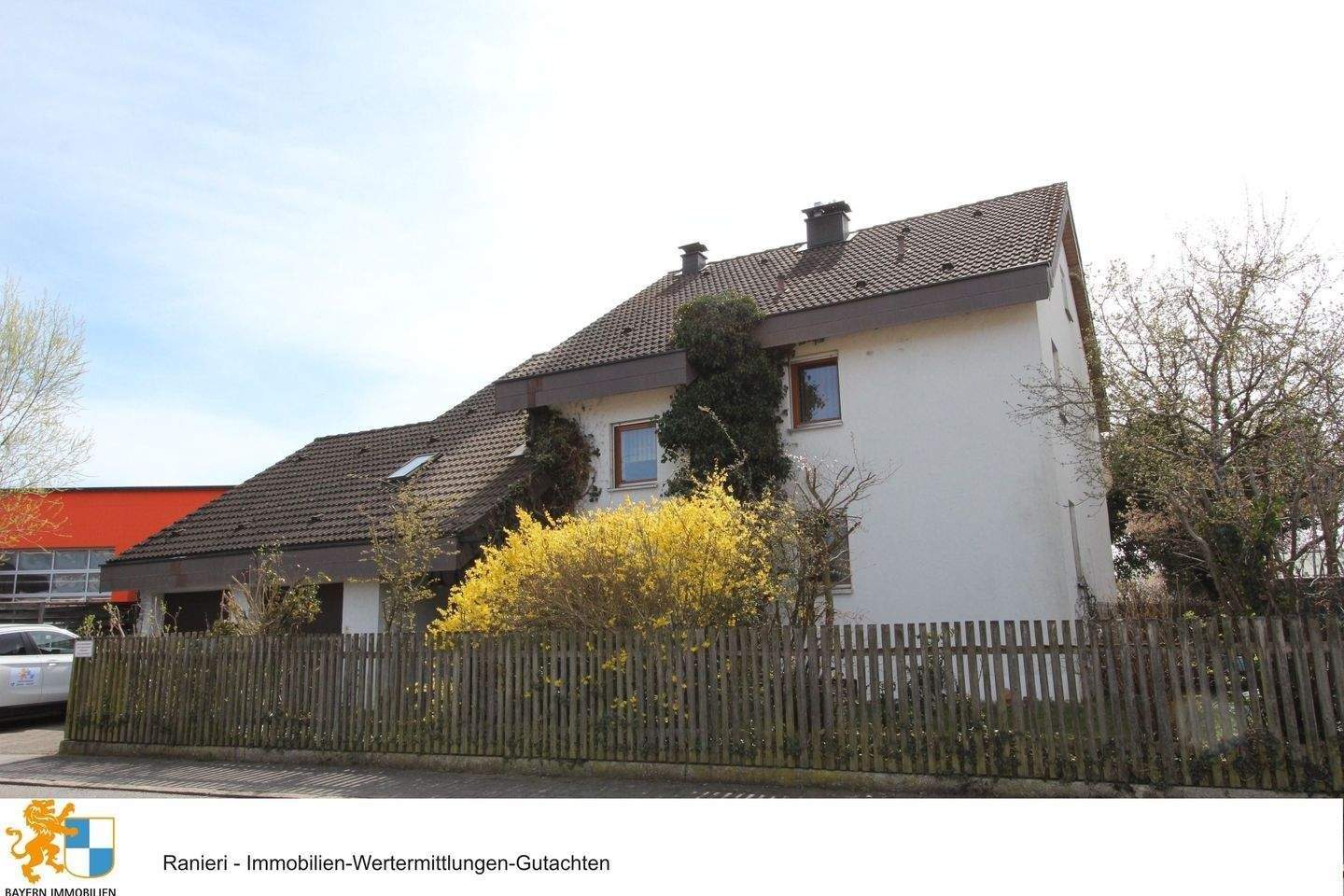 Großes Wohnhaus mit Doppelgarage und viel Potenzial in Neumarkt-Woffenbach – Neumarkt in der Oberpfalz – Vorschaubild 2