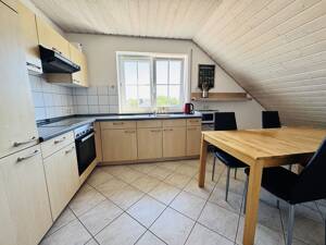 Gemütliche 2-ZKB-DG-Wohnung, komplett möbliert, 2 Kfz-Plätze, bezugsfrei, ruhige Lage IN-Nord – 85055 Ingolstadt – Vorschaubild 4