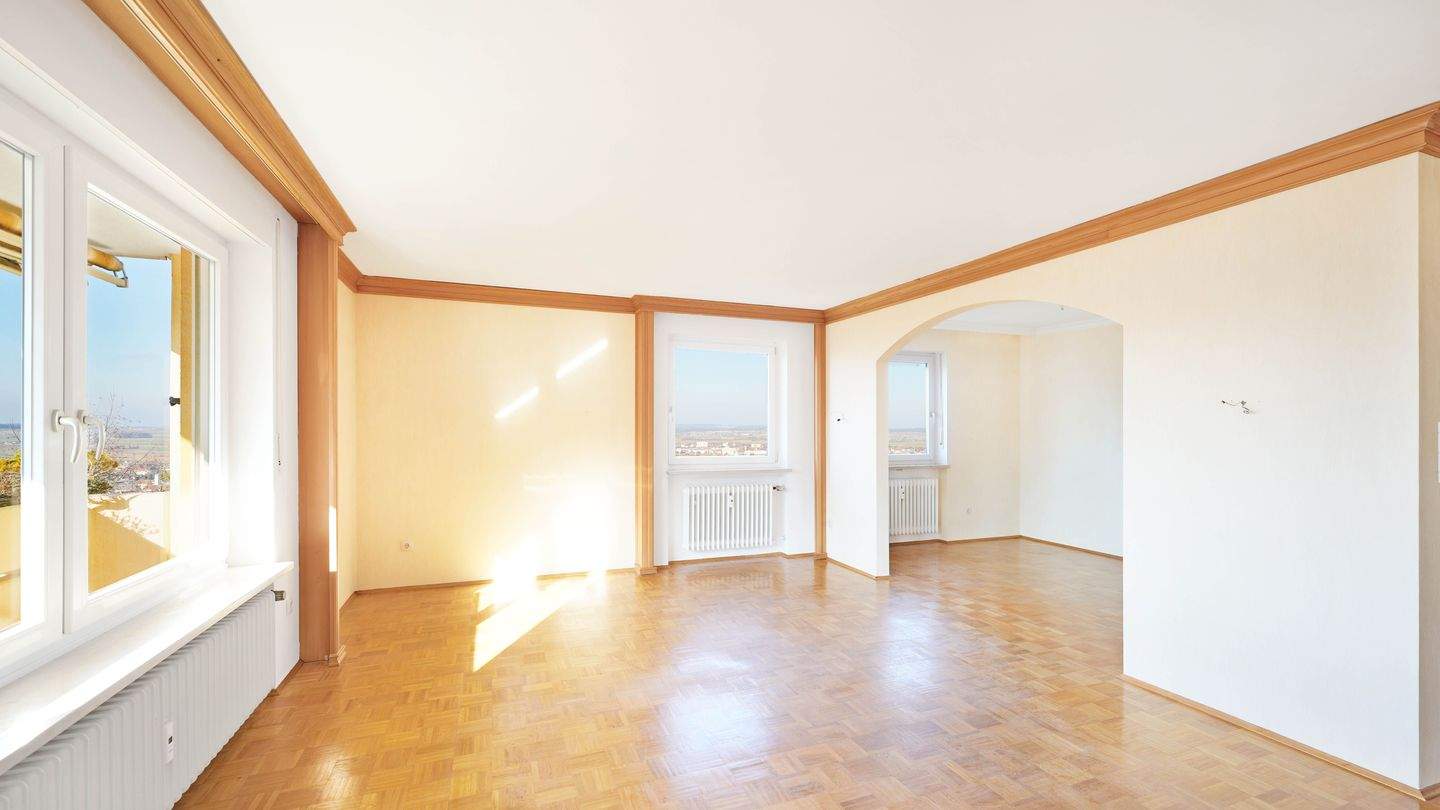Ruhige 3-Zimmer-Wohnung mit Weitblick, großer Loggia und Garage in Weißenburg (Ludwigshöhe) – Weißenburg in Bayern – Bild 1 von 9