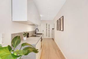 Erstbezug nach Kernsanierung: Exklusive Designerwohnung mit EBK, Balkon & TG-Stellplatz – 53129 Bonn – Vorschaubild 9