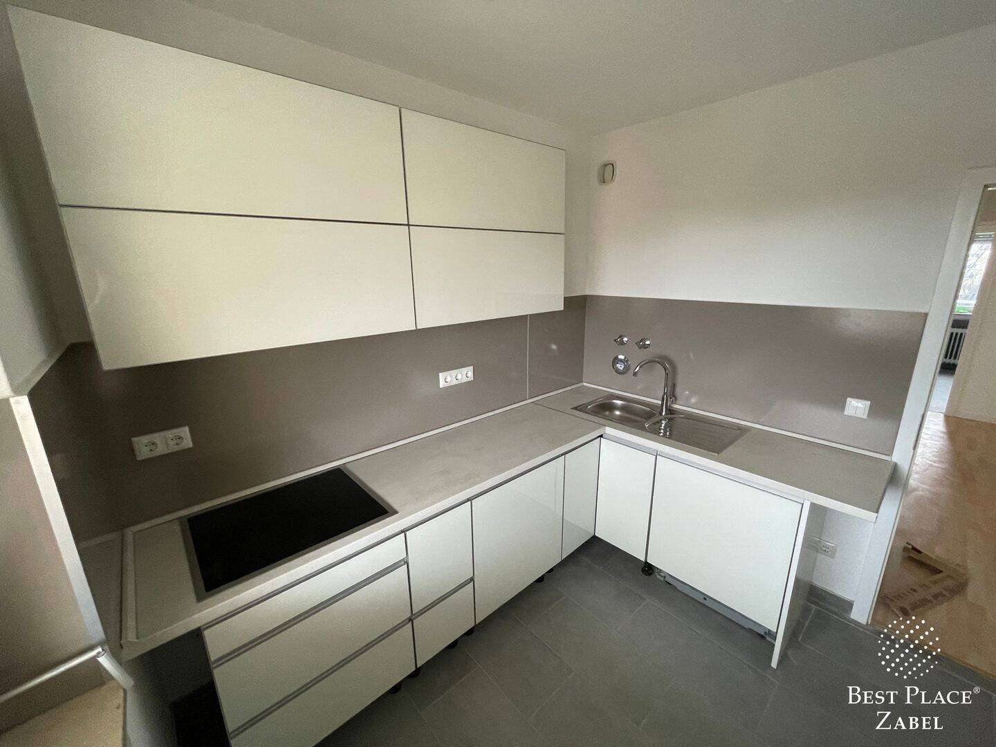 Sanierte 3-Zimmer-Wohnung mit Balkon im Plevierpark – München – Vorschaubild 4