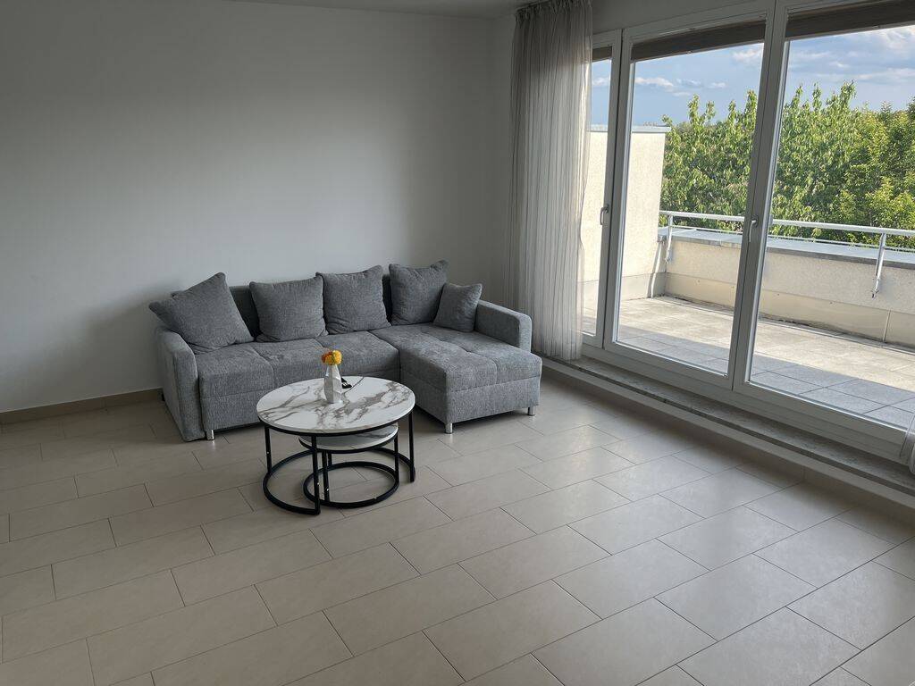 Messestadt Riem: Vollmöblierte 2-Zi-Whg. mit großer Süd-Terrasse und TG in ruhiger Lage.