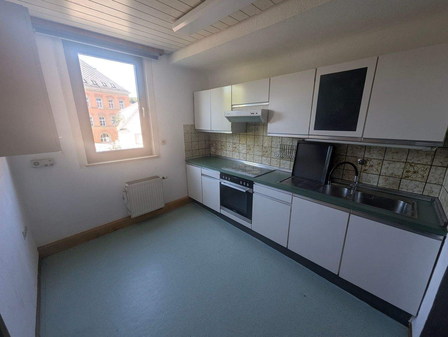 Zweifamilienhaus mit Maisonettewohnung und Gewerbeeinheit im Ebersbacher Stadtzentrum – Ebersbach an der Fils – Bild 1 von 9