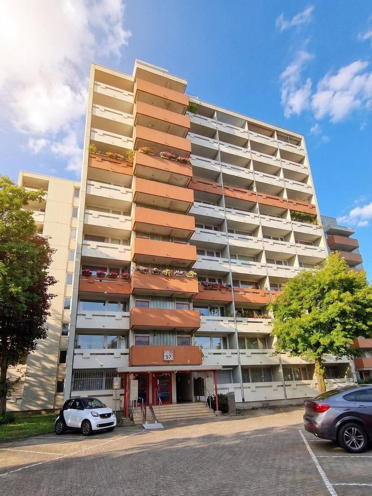 Rendite-Wohnung mit schneller Hbf-Anbindung: Provisionsfrei & AfA-Potenzial – 65934 Frankfurt am Main – Bild 1 von 5