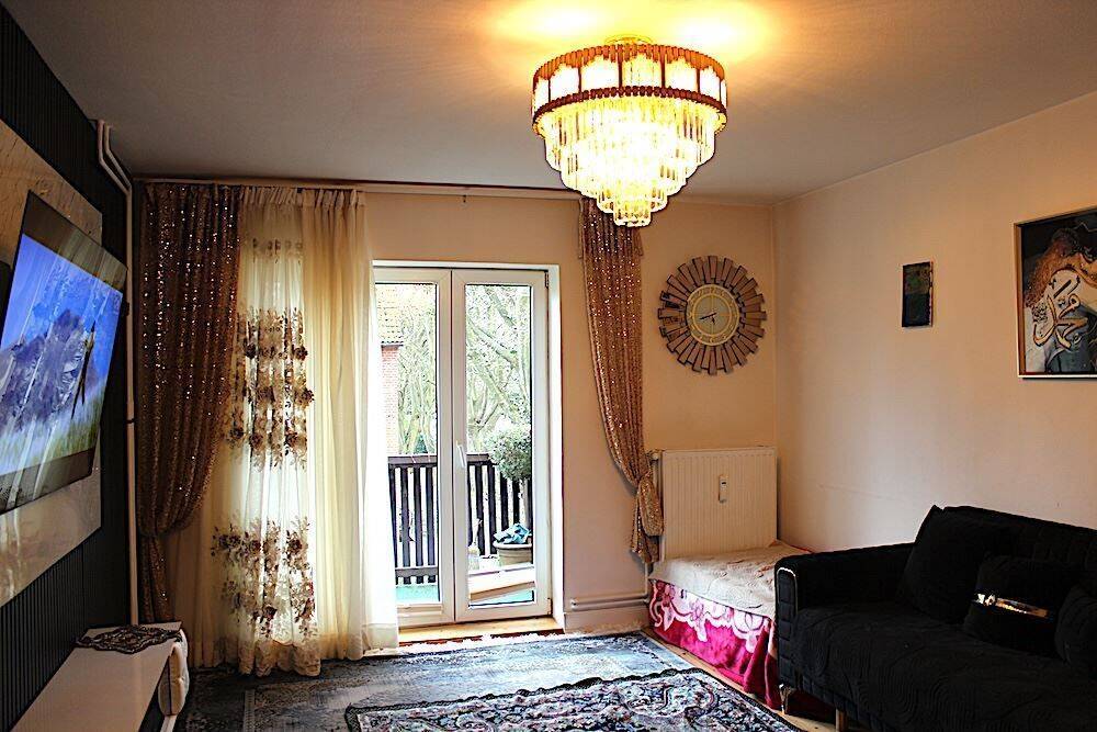 Ruhige vermietete Eigentumswohnung mit Balkon und viel Tageslicht nahe dem Center, der Fußgängerzone und dem Bahnhof – Hamburg – Vorschaubild 3