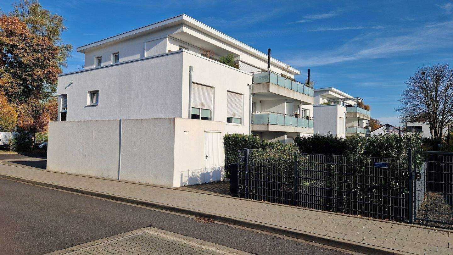 Traumhafte Penthousewohnung in nicht duplizierbarer Lage zum Nordpark gelegen ! Große Terrasse 2 Stellplätze in der TG ! – Mönchengladbach – Vorschaubild 4