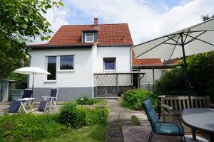 Einfamilienhaus mit wunderschönem Garten und Baugrundstück im romantischen Klosterviertel – 38108 Braunschweig – Vorschaubild 1