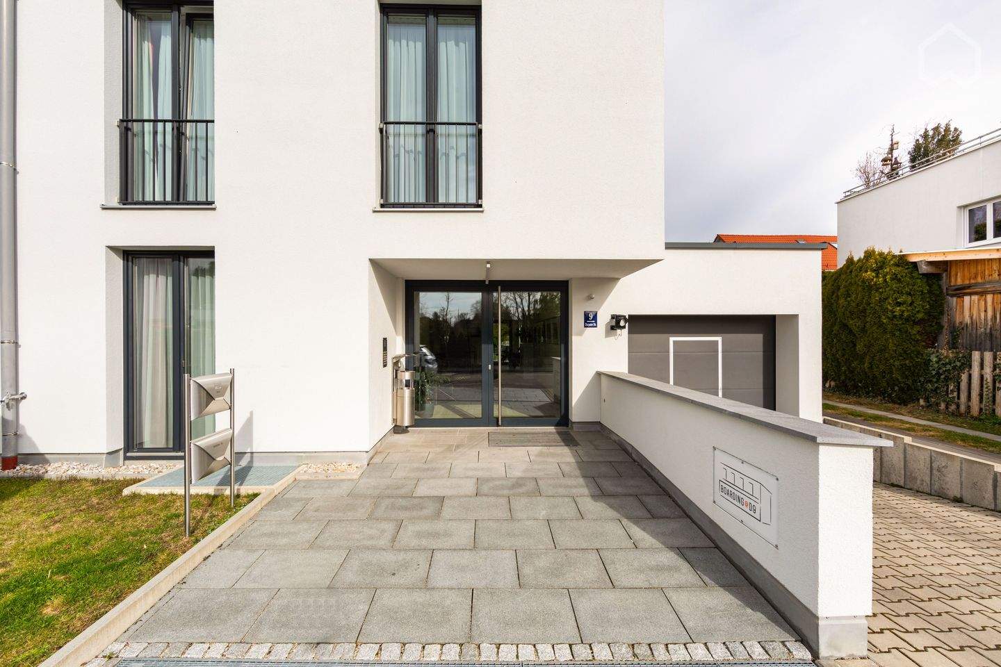 Lichtdurchflutetes Apartment mit wöchentlichem Reinigungsservice & Fitnessstudio im Haus, perfekte Lage in Bogenhausen – München – Vorschaubild 2