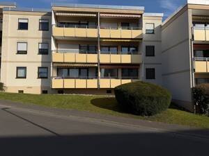 Frisch renovierte Wohnung (2026) mit neuem Bad und neuer Einbauküche sowie Garage und Balkon – 97209 Veitshöchheim – Vorschaubild 4