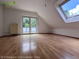 TR.-Euren: Renovierte und gemütliche 3ZKB DG Wohnung mit Balkon.