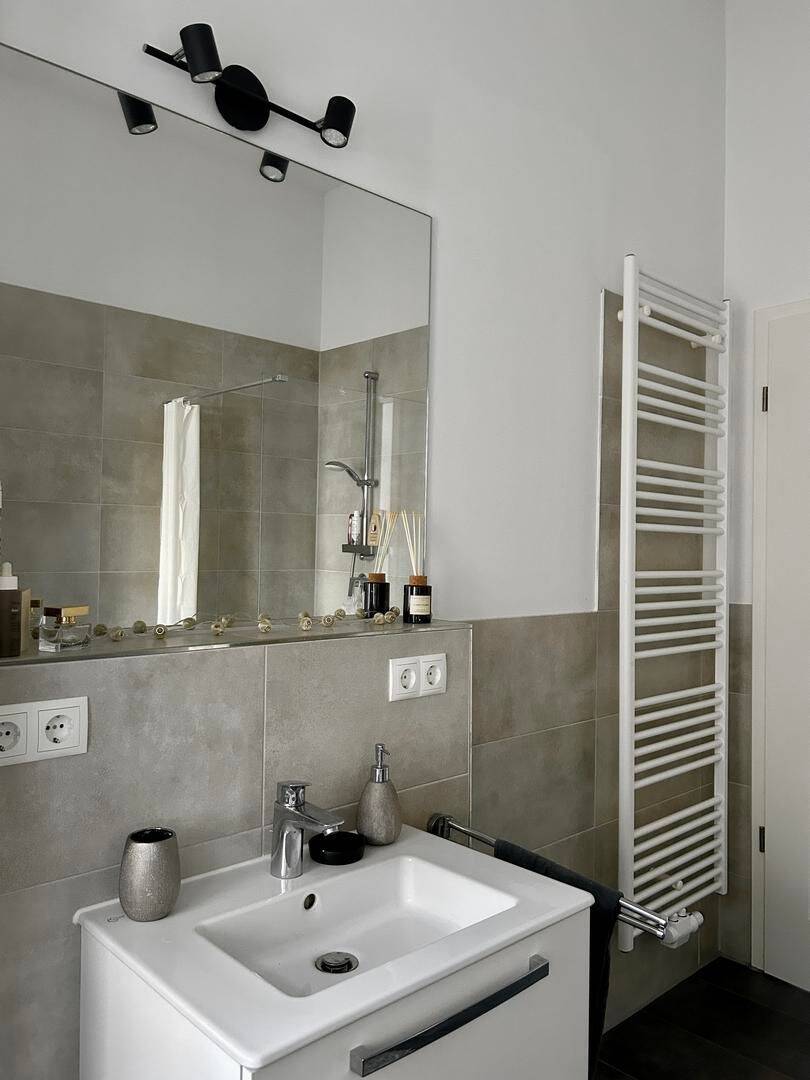 2-Raum-Appartment mit Küche, Lichtsystem, Design- Bad, Aufzug, Waschsalon – Chemnitz – Vorschaubild 9