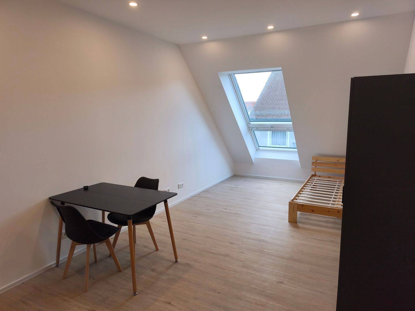 Erstbezug! Helles, möbliertes Apartment in zentraler Lage von Ingolstadt – Ingolstadt – Vorschaubild 2