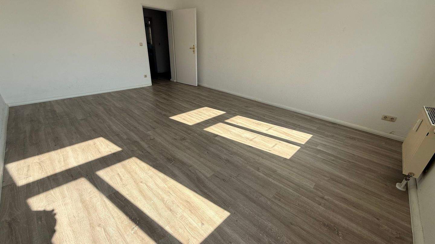 3. OG + Aufzug + großer Balkon + 2er-WG-gerecht mit EBK *** – Chemnitz – Vorschaubild 2