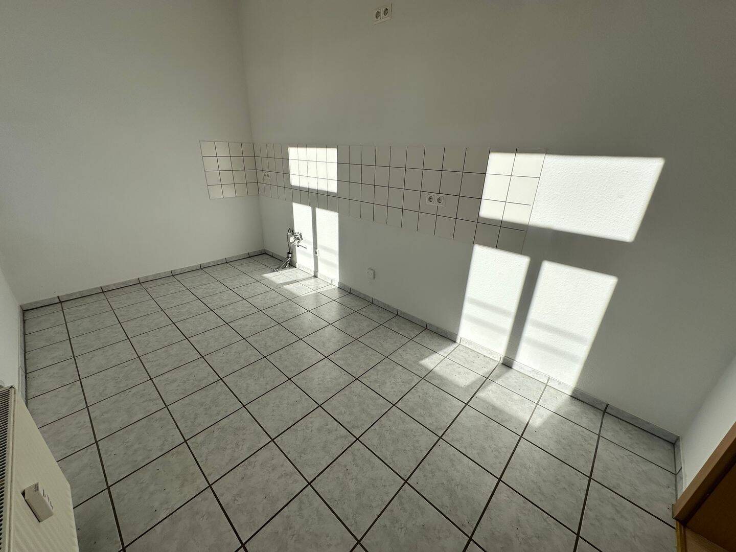 1. OG - Balkon - Stellplatz mgl. - Wanne - im 1.OG - frei ab 1.7.26 – Chemnitz – Vorschaubild 4