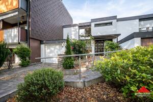 Schönes Einfamilienhaus mit Garage und Garten