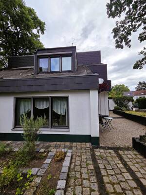 Exklusive Doppelhaushälfte mit großzügigem Raumkonzept, Sauna, gepflegtem Garten und Garage in begehrter Wohnlage von Fürth (VHB) – 90766 Fürth – Vorschaubild 4