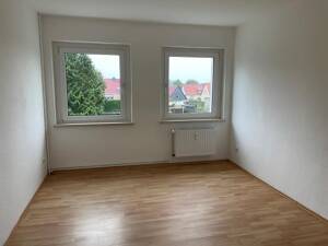 2-Raum-Wohnung selbst gestalten und Miete sparen! – 39387 Oschersleben – Vorschaubild 3