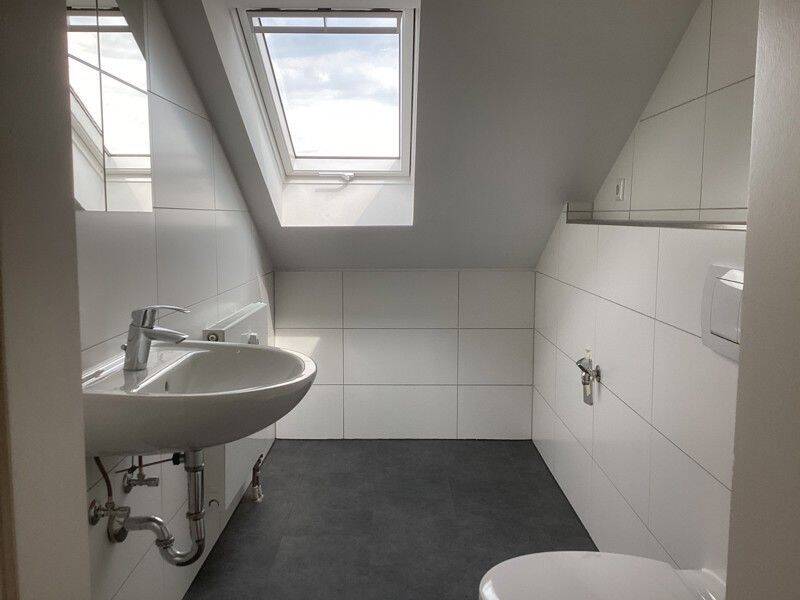 Großzügige Dachgeschoßwohnung mit Einbauküche! – Leipzig – Vorschaubild 5