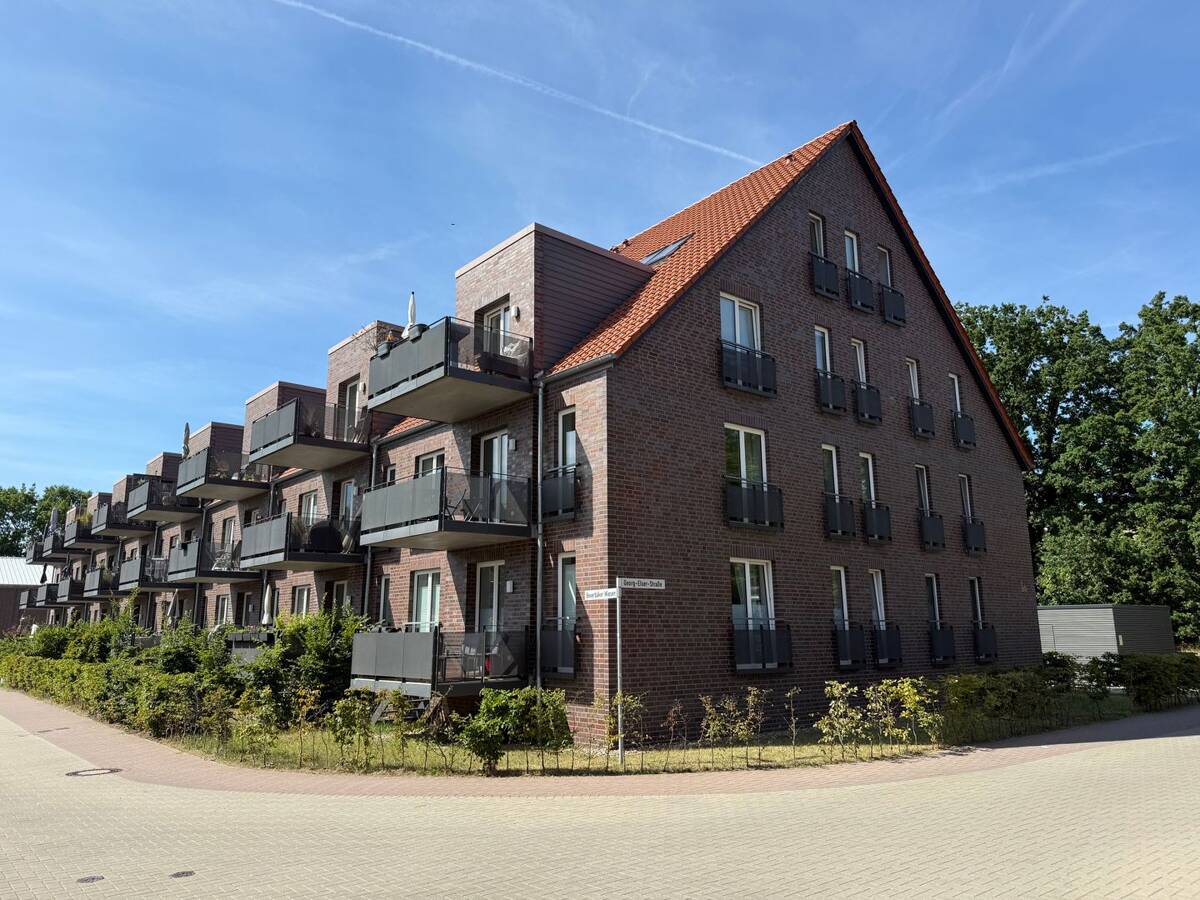 Schicke moderne und geräumige Wohnung mit Balkon KFW 40 – 26123 Oldenburg – Bild 1 von 9