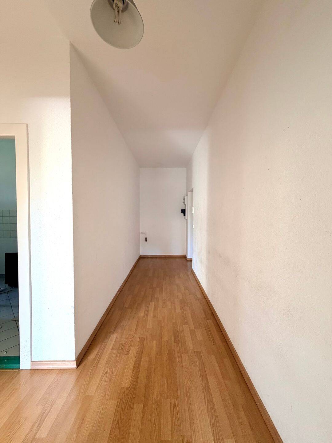 Grüne Ruheoase in Charlottenburg - Bezugsfreie 2-Zimmer-Wohnung mit 2 Stellplätzen – Berlin – Vorschaubild 4