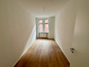 Frisch sanierte 2,5-Zimmer-Altbauwohnung mit modernem Bad – 99086 Erfurt – Vorschaubild 3