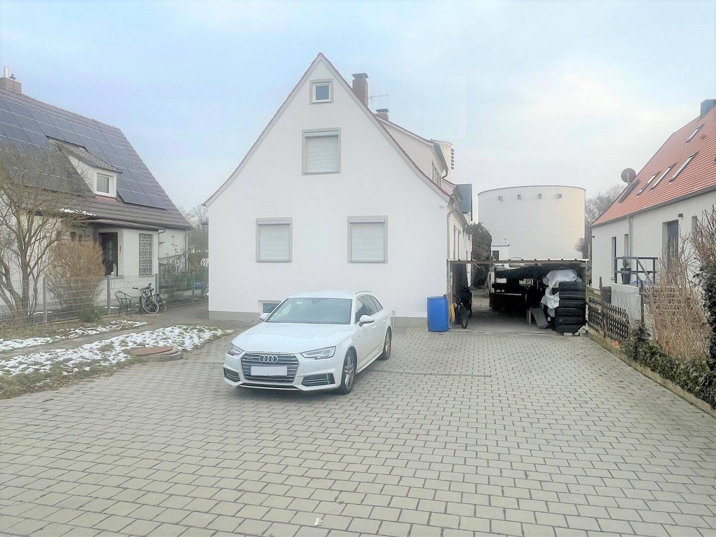 Geräumiges Zwei- Dreifamilienhaus auf großzügigem Grundstück in gefragter Lage von Nördlingen – Nördlingen – Vorschaubild 2