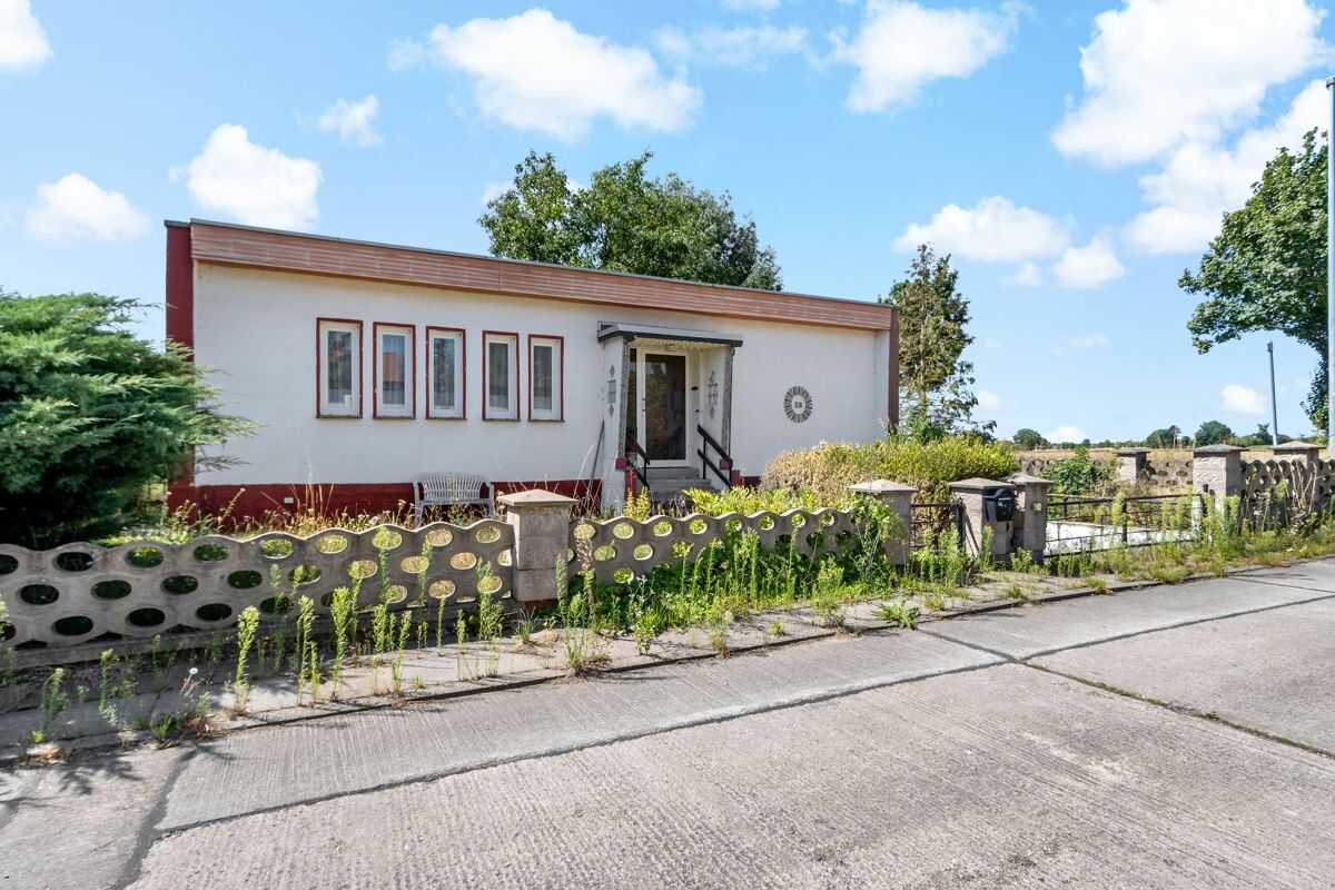 Einfamilienhaus im Bungalowstil in Nienburg ( Saale)