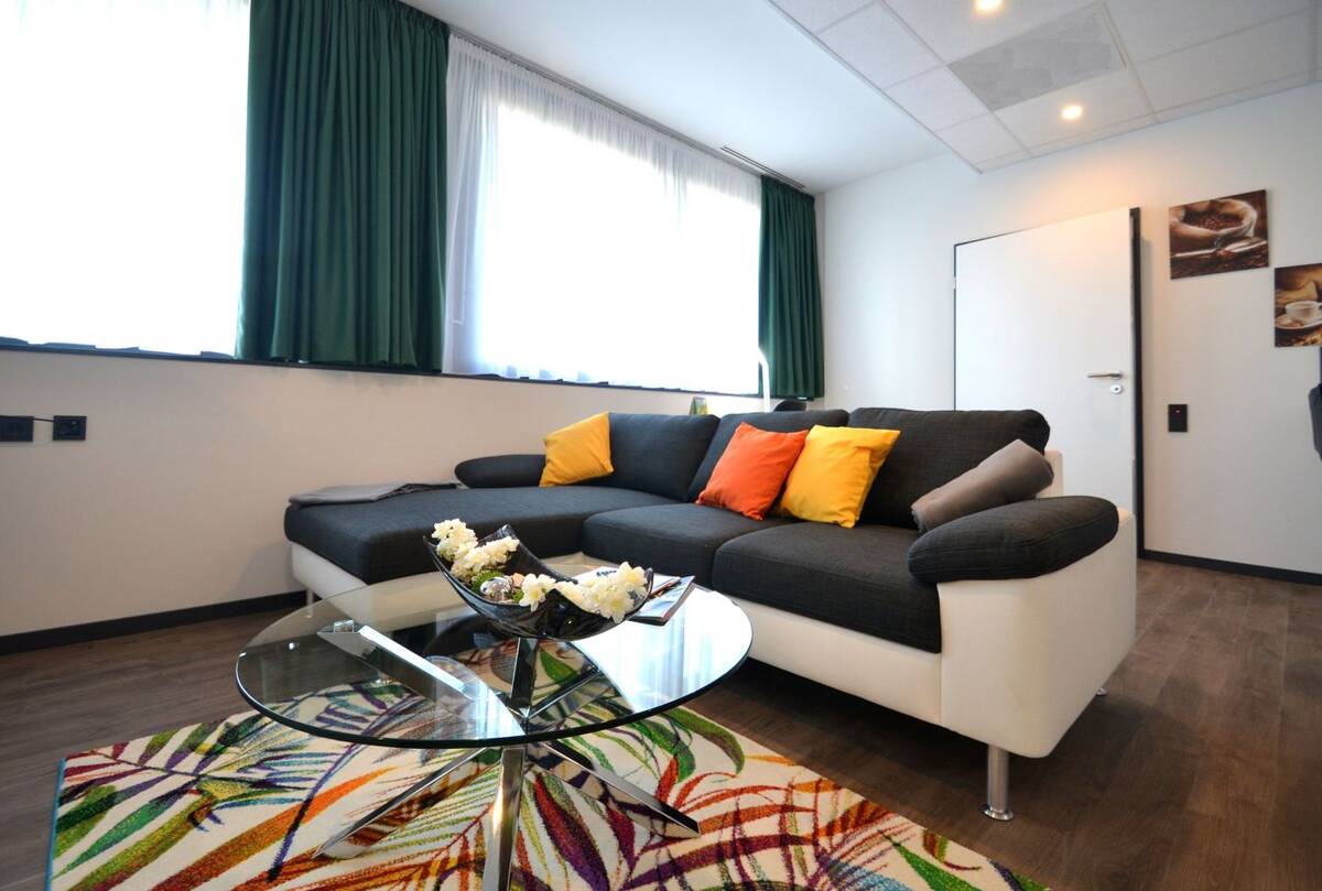 Schönes 1-Zimmer-Penthouse-Apartment, komfortabel & bequem ausgestattet, Innenstadt Offenbach – 63065 Offenbach am Main – Bild 1 von 9
