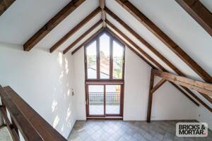 Kein Standard sondern charaktervolles Zuhause: DG-Maisonette mit Holzofen & Galerie in Waldtrudering – 81827 München – Vorschaubild 3