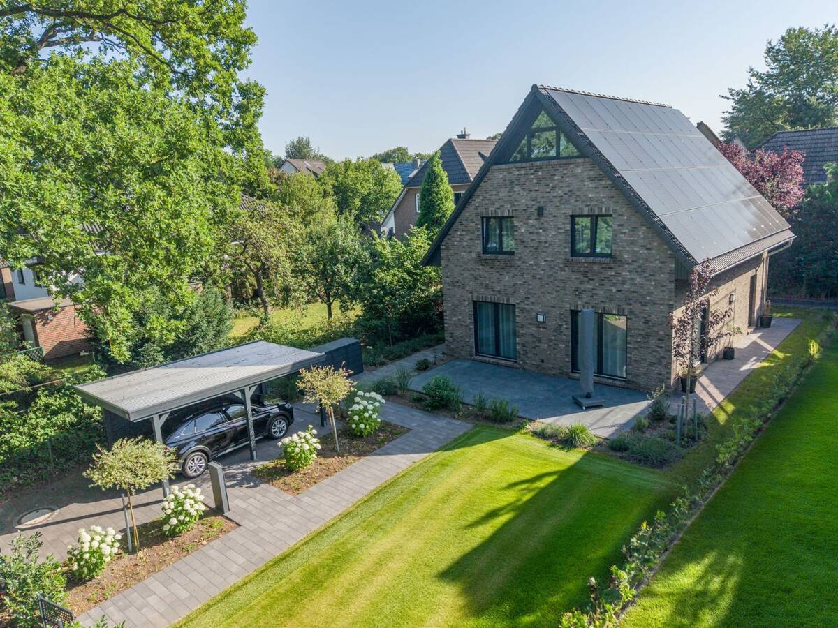 Exklusives Designerhaus am Naturschutzgebiet in Poppenbüttel - energieeffizient und bezugsbereit – 22399 Hamburg – Bild 1 von 9