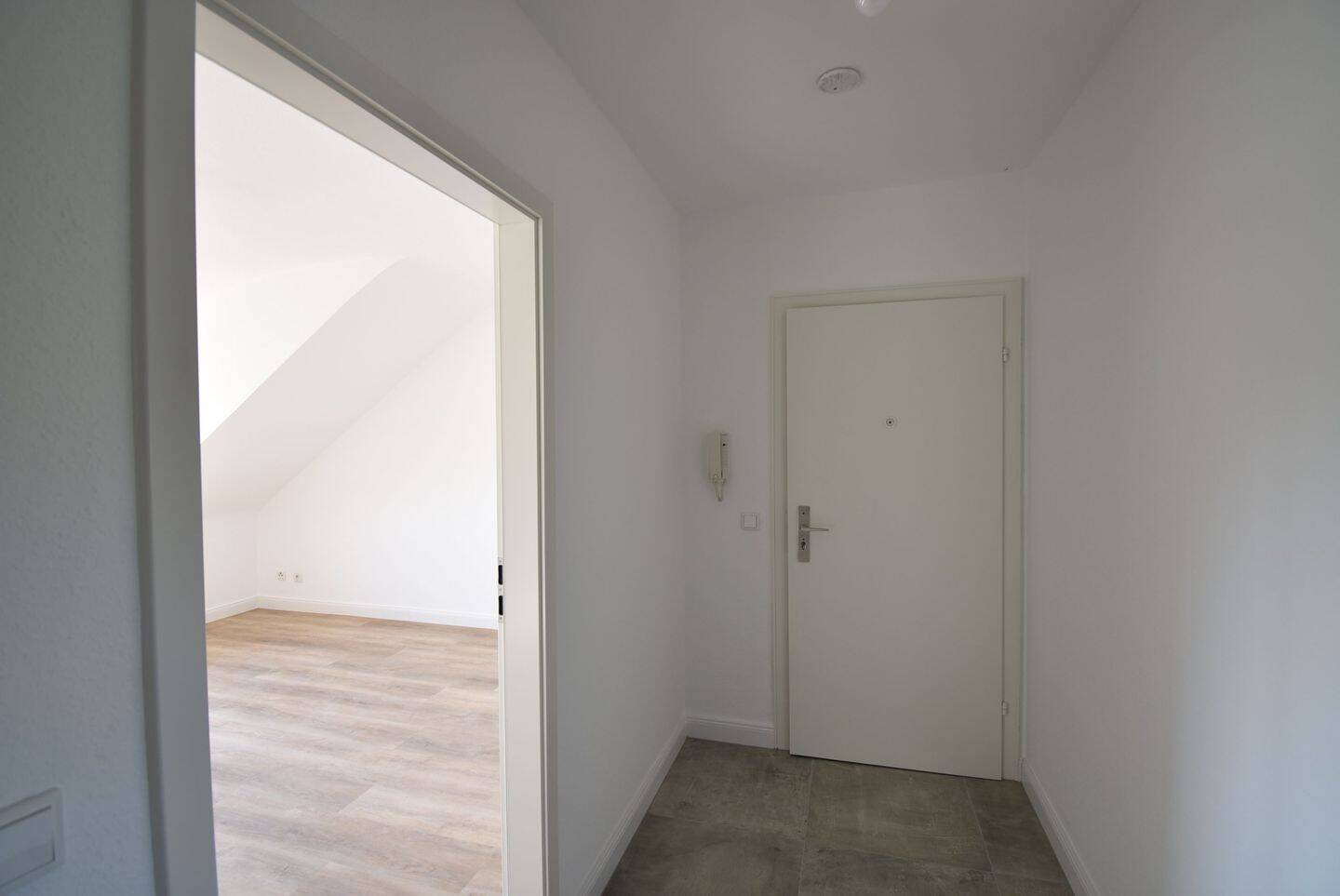 Renoviert! Bezugsfreie 2-Zimmer-Whg in MG – Mönchengladbach – Vorschaubild 3