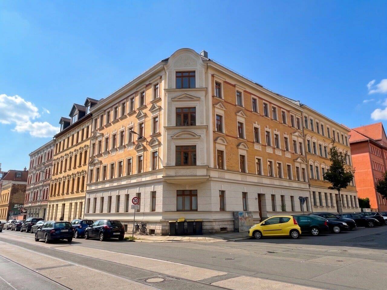 Ganz oben! + 2 Zimmer im Dach + Parkett + Eckwohnzimmer + Tageslichtbad mit Wanne & Fußbodenheizung