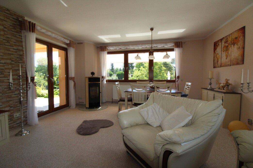 *BEREITS VERKAUFT*-Wohnen wie im Urlaub: sanierter Bungalow mit Pool, Sauna, Terrasse und mehr! – Trebbin – Vorschaubild 9