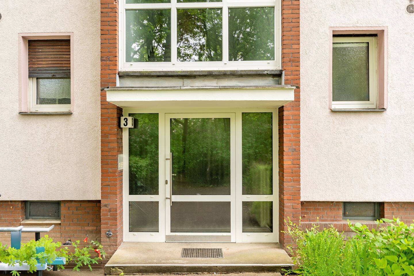 Ready-to-occupy 2-room apartment with west-facing balcony – Berlin – Vorschaubild 3