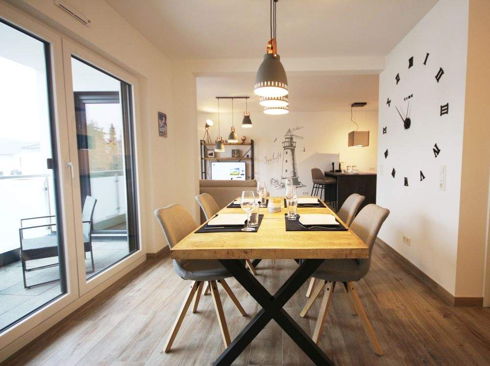 Neubau Hell und modern eingerichtete Wohnung mit Balkon – Saarbrücken – Vorschaubild 2