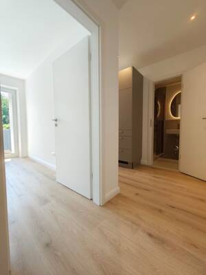 Design trifft Wohnqualität | Exklusiv sanierte 2-Zimmer-Wohnung in München-Pasing – 81243 München – Vorschaubild 1