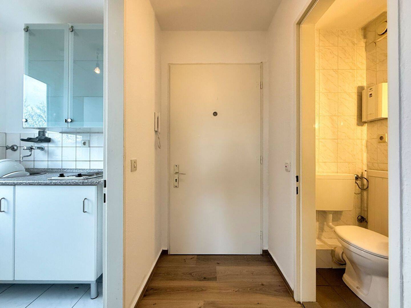 Helle und geräumige 1-Zimmer-Wohnung in zentraler Lage von Bremerhaven (202-002-04) – Bremerhaven – Vorschaubild 2