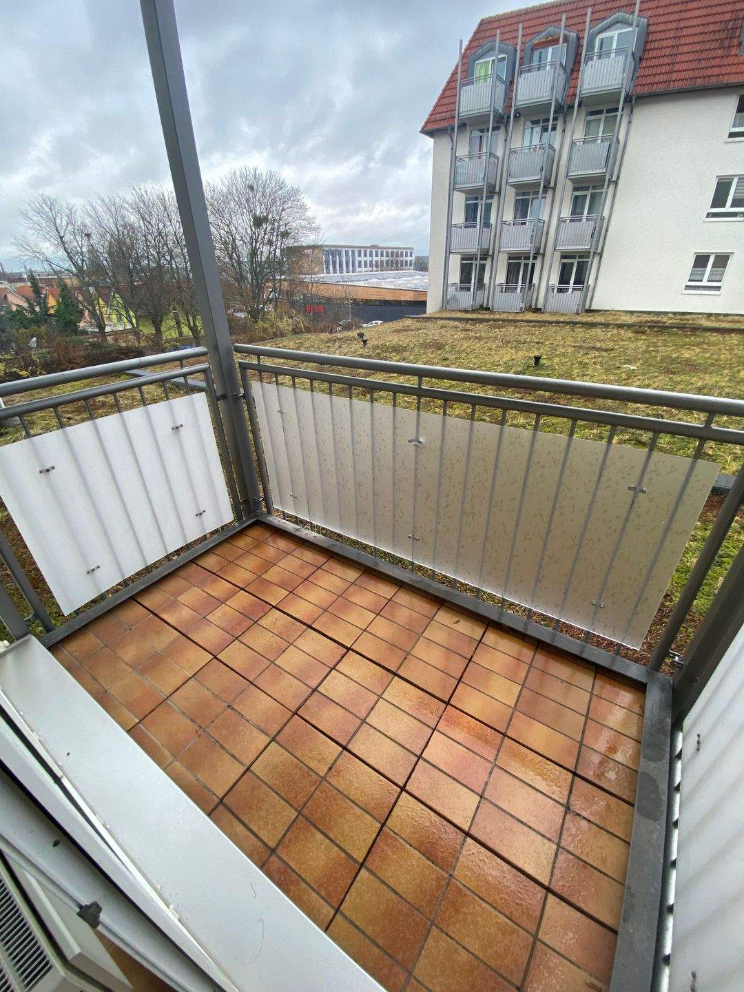 Einbauküche, Neues Badezimmer, Tiefgaragenstellplatz, Balkon & Aufzug – Magdeburg – Vorschaubild 2