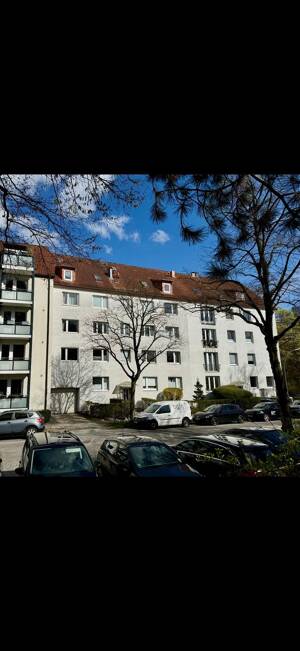 Außergewöhnliche 3-Zimmer-Dachgeschosswohnung mit integriertem Büroraum in Barmbek-Süd – 22083 Hamburg – Vorschaubild 1